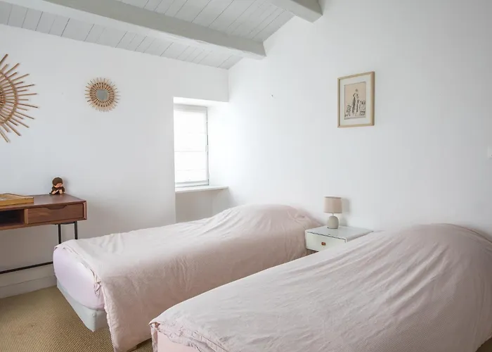 Ile De Re - 9 People - By Foot - Pool Saint-Clément-des-Baleines